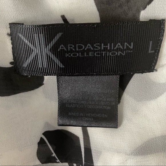 Kardashian Kollection shear blouse. Black and white size large - Picture 13 of 14